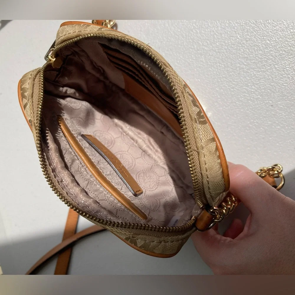 Michael Kors Khaki Tan Cream Crossbody Small Purse Leather Strap Card Pockets